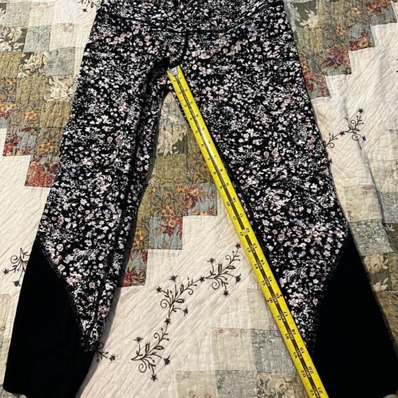 Lululemon Wunder Under Crop II leggings - Sz 4 or 6 - Picture 6 of 9